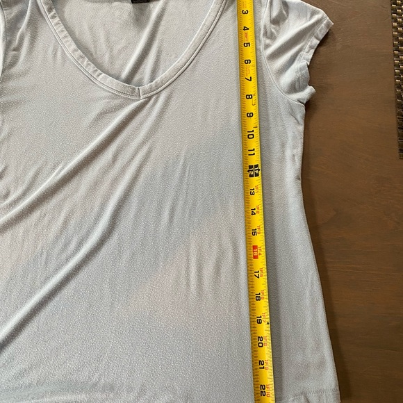 Magaschoni T-Shirt Women's Medium Light Blue Stretch Knit Top Deep V Neck - Picture 5 of 8